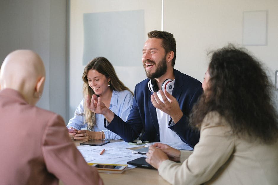 Marketing-Verantwortliche vor einem Website-Workflow